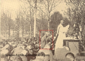 Au front, Josef Engling assiste le prêtre